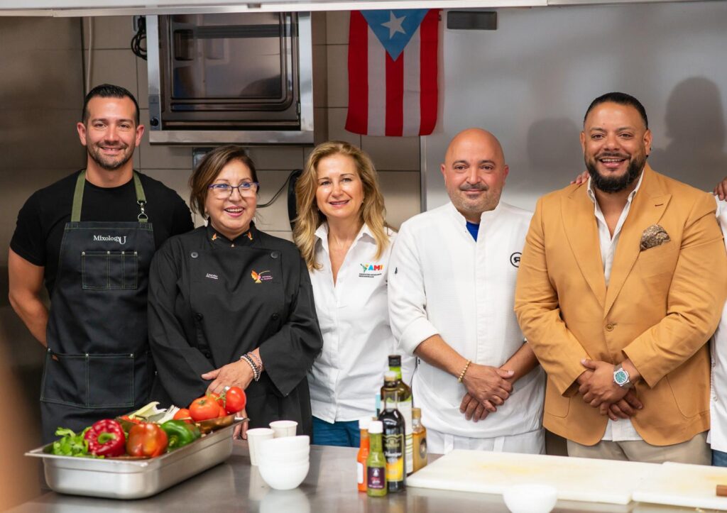 Mixologo Guillermo abril , Cheffe Lourdes pluvinage , vicepresidente de AMI Susana de Segovia , chef Raúl Correa , Dr Jesús Suárez